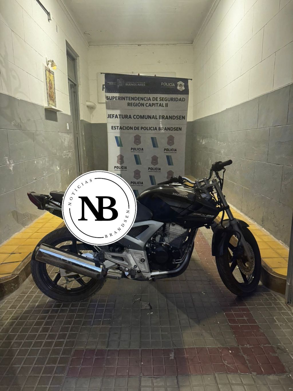 CIRCULABA EN MOTO SIN CASCO, SIN VTV, Y DEMAS&nbsp;FALTAS