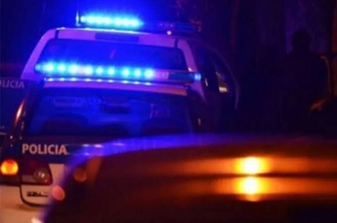 FORZÓ LA PUERTA DE UN VEHICULO, ROBÓ DOS TELÉFONOS Y TERMINÓ&nbsp;APREHENDIDO