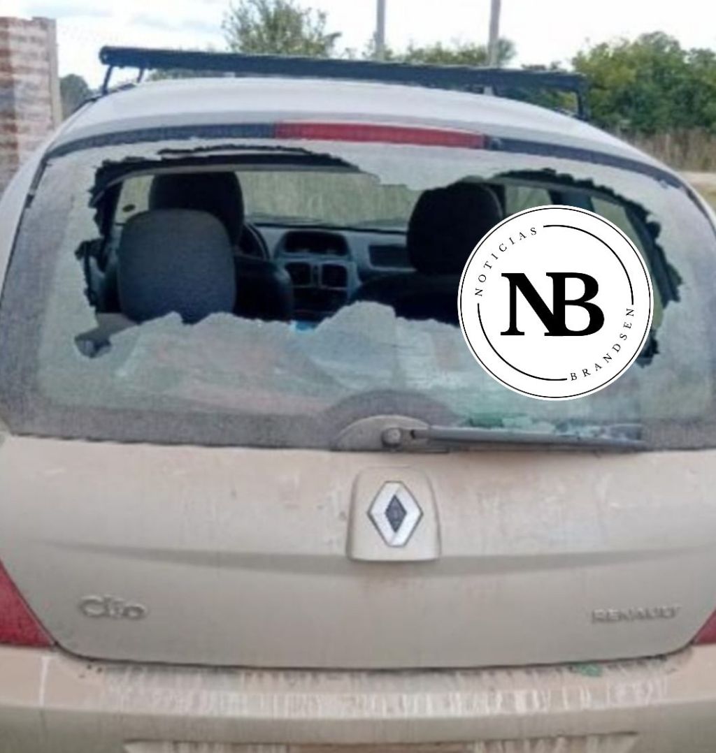 «ME ROMPIERON EL VIDRIO DEL AUTO A PIEDRAZOS»