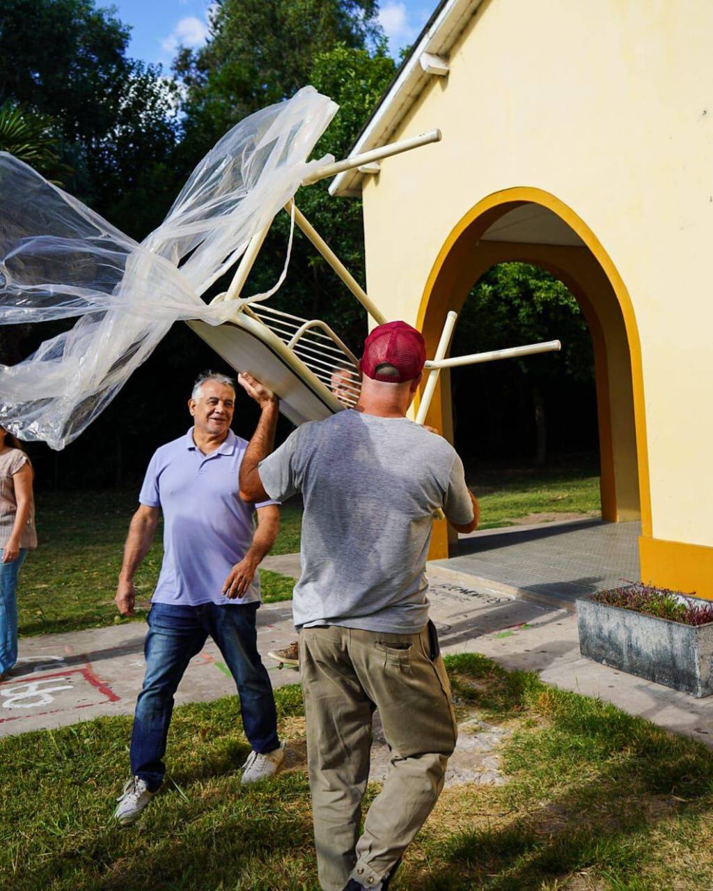 ENTREGA DE MOBILIARIO ESCOLAR EN LA ESCUELA N°14 DE LA POSADA&nbsp;SAMBOROMBON