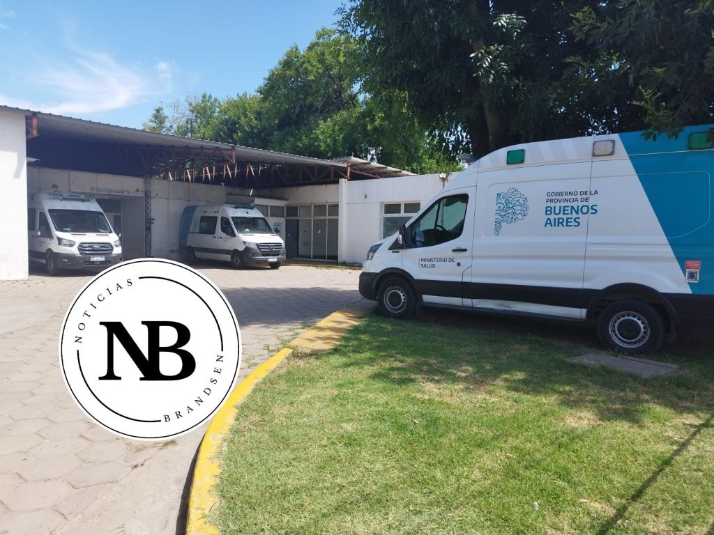 UNA MUJER TRASLADADA AL HOSPITAL TRAS CHOCAR EN LA ROTONDA DE LOS BOSQUECITOS