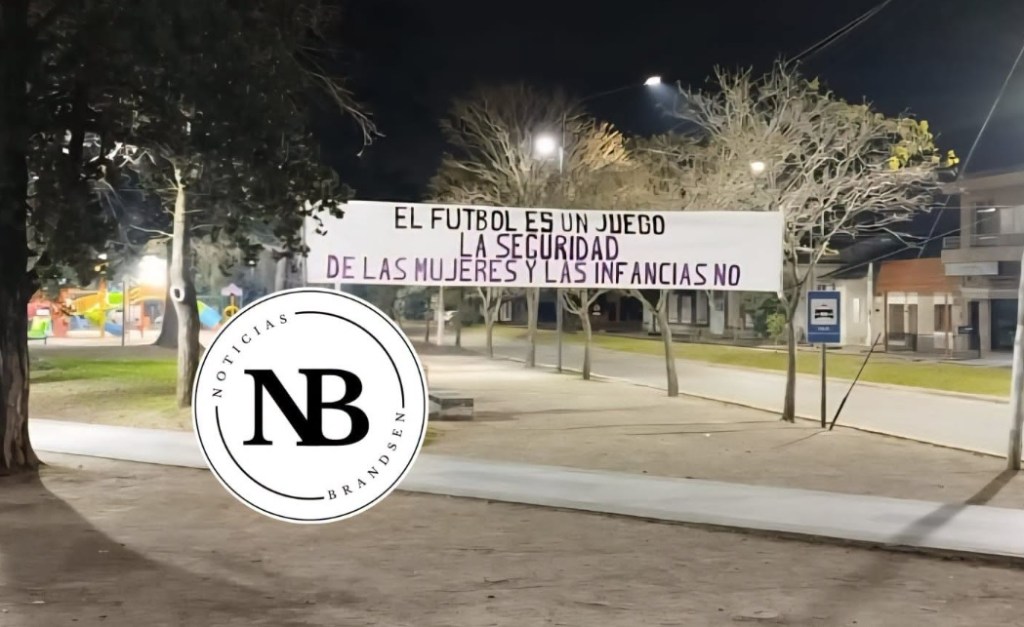 COLGARON UN PASACALLES EN LA PLAZA PRINCIPAL PARA REFLEXIONAR Y VISIBILIZAR LA VIOLENCIA DE GÉNERO E INFANTIL