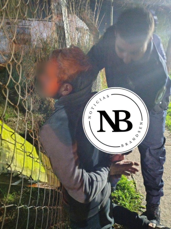 SE METIÓ EN LA CASA DE UNA PAREJA JUBILADA Y FUE&nbsp;APREHENDIDO