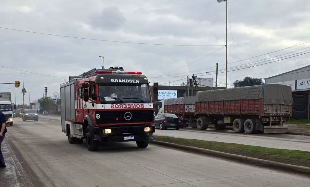 PRINCIPIO DE INCENDIO DE VIVIENDA CONTROLADO EN BARRIO SANTA ISABEL